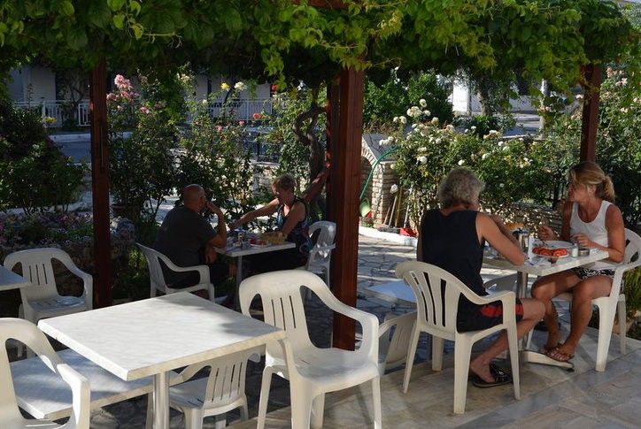 Niki Hotel Samos Town Buitenkant foto